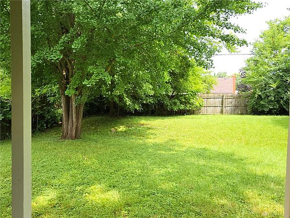 3rd image of 1619 Princeton Dr