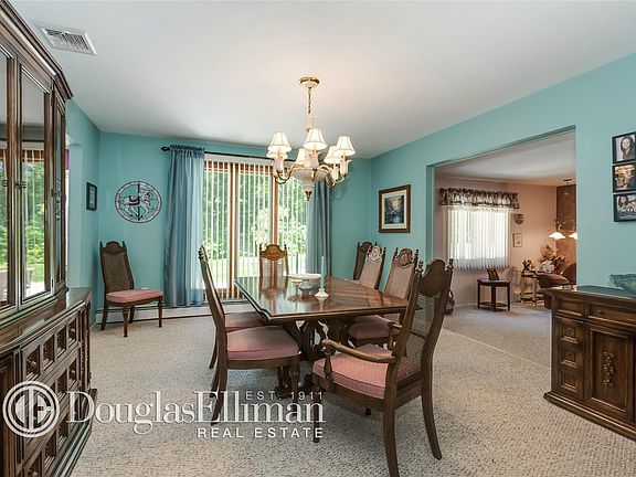 4th image of 4 Country Oaks Dr