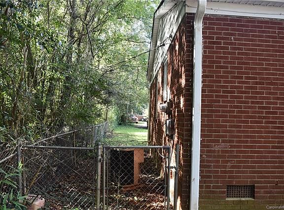 4th image of 4835 Harcourt Ln