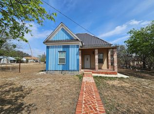 501 E 10th St, Brady, TX 76825