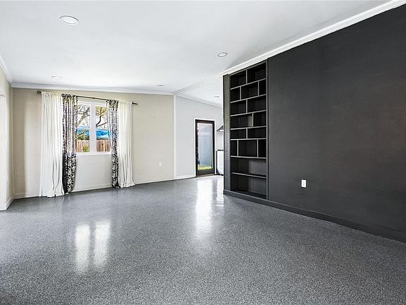 3rd image of 9209 Melrose Ln