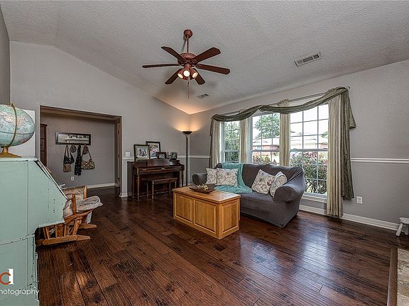 4th image of 108 Greenwood Pl