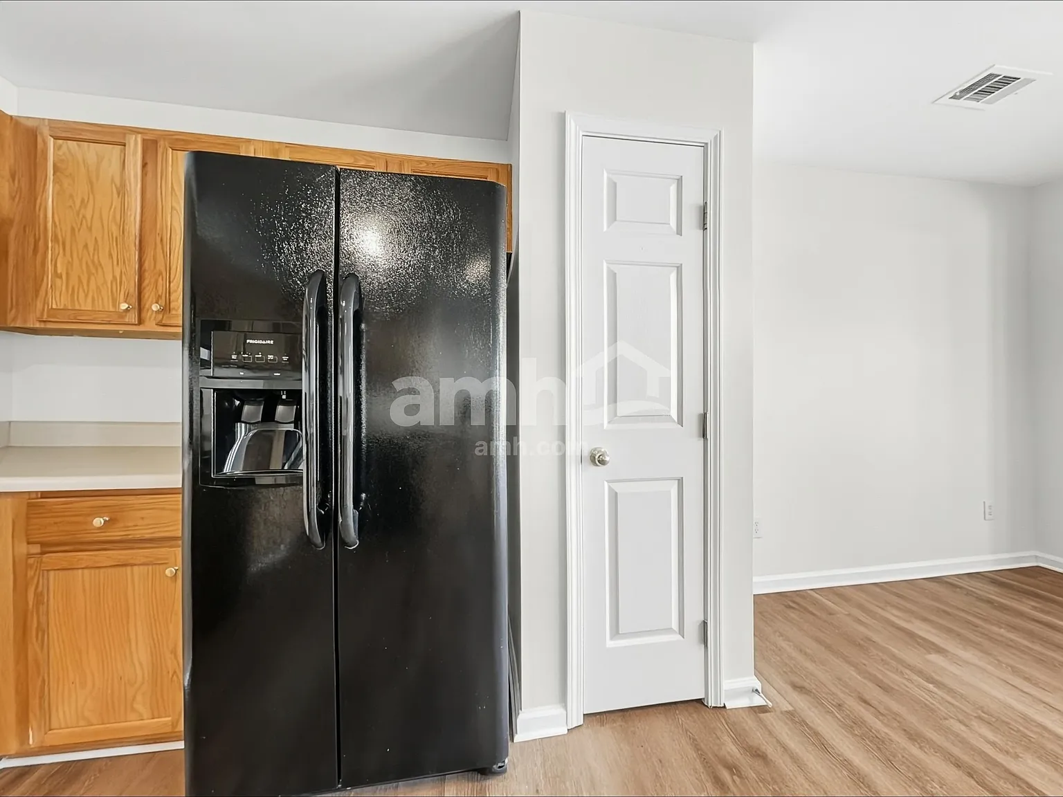 3 bed, 2.0 bath, 1500 sqft, $1,940 — Photo 3
