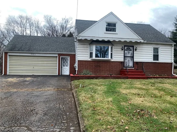 6321 Wall St, Ravenna, OH 44266