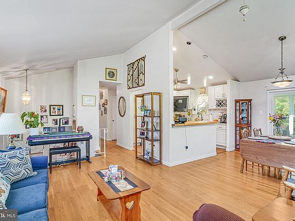3rd image of 8622 Kenilworth Dr