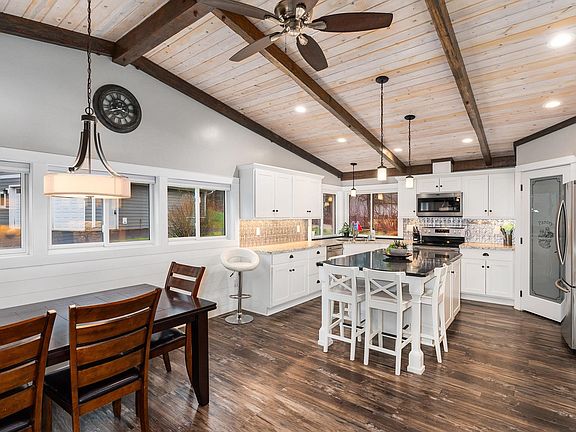 3rd image of 3616 Eden Ln