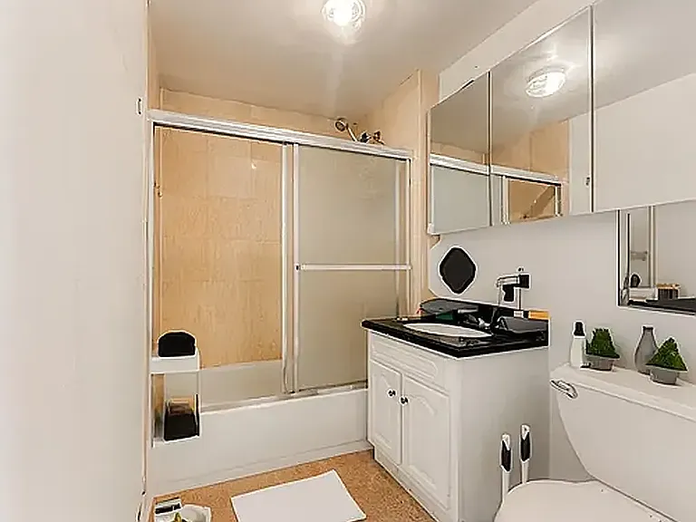 212 E 10th St #5B — Photo 9
