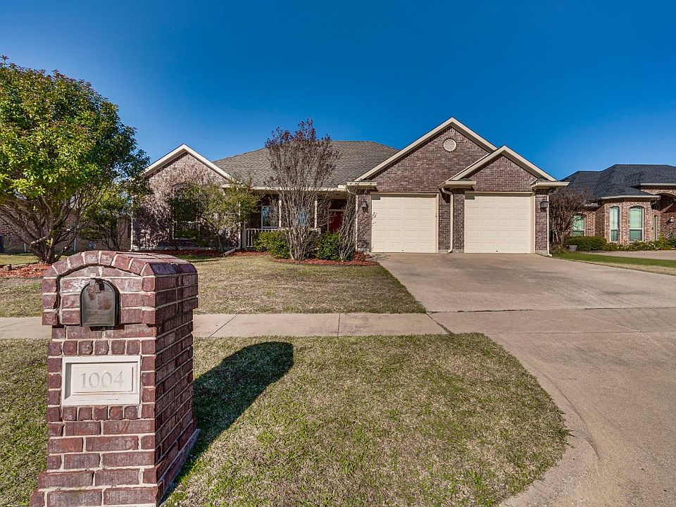 1st image of 1004 Louise Ln
