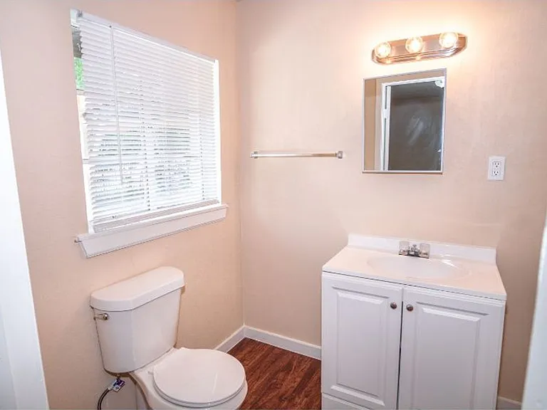 406 Como St — Photo 11