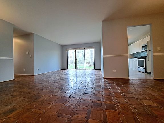 3rd image of 374 Southbury Ct APT A-1