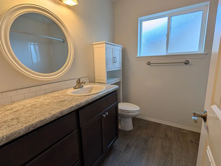 1724 Pioneer Dr — Photo 14