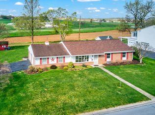 52 N Hershey Ave, Leola, PA 17540