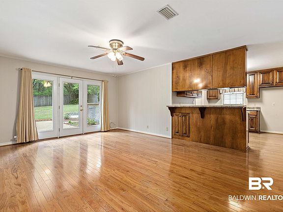 4th image of 6155 Challen Cir S
