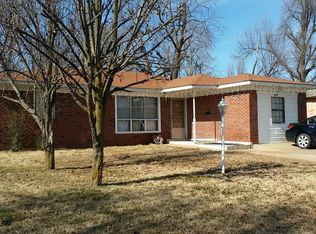 712 Gwenn St, Springdale, AR 72762