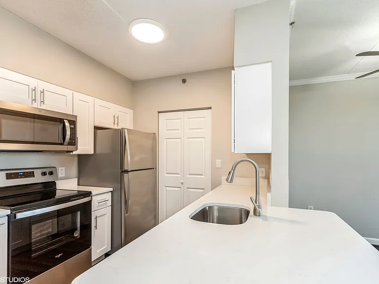 Cloverleaf Apartments — Photo 24