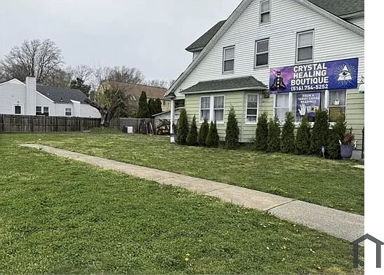 11 Post Ave #2 — Photo 1