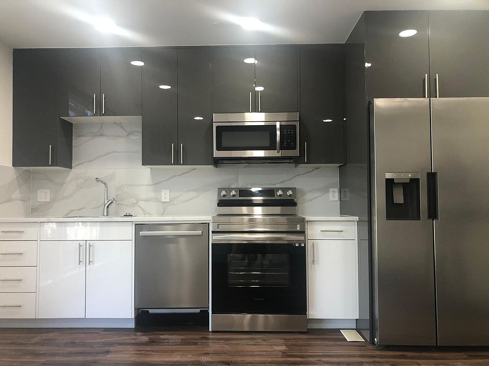 1st image of 4904 Spruce St #220