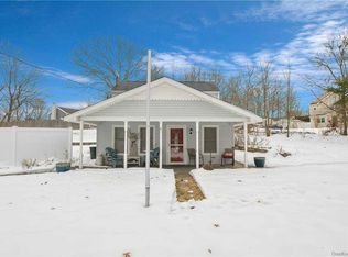 9 Hillside Rd, Farmingville, NY 11738