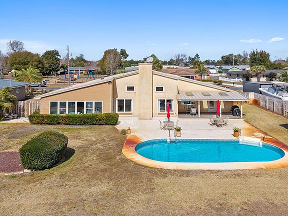 3rd image of 2661 Island View Dr