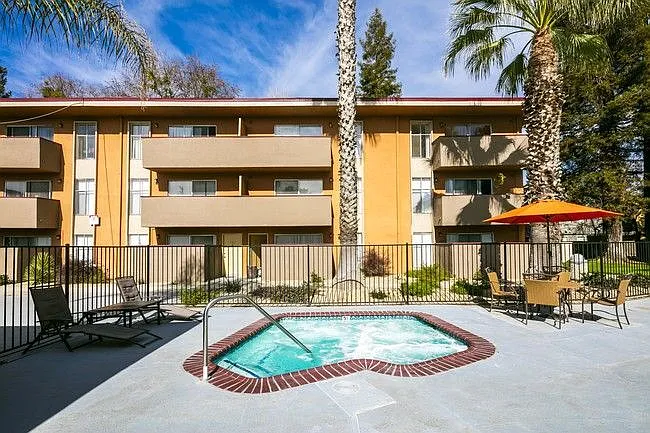 Regalia Crest Apartments — Photo 7