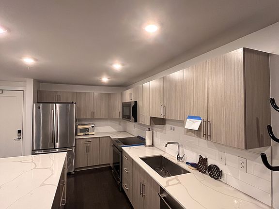 3rd image of 3116 W End Cir #204