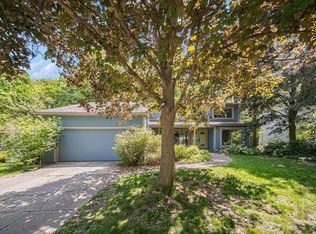 1410 N Folkstone Ct, Ann Arbor, MI 48105