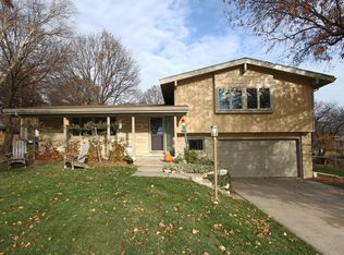 327 Parkvista, Lincoln, NE 68510