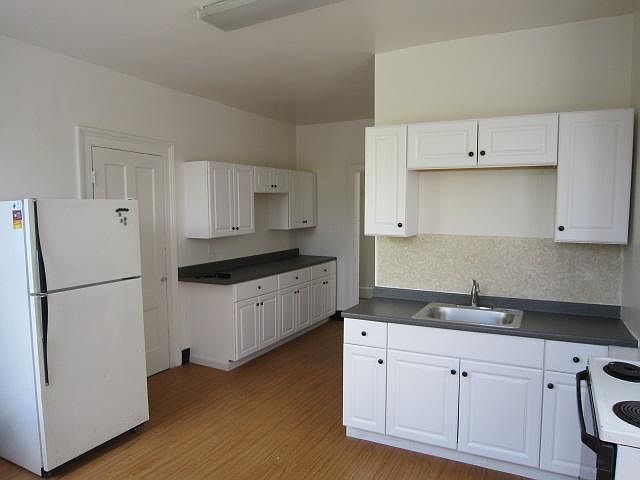 1st image of 598 East St
