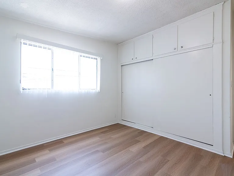 St Elmo Apartments — Photo 11