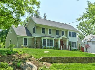 3 Oxford Rd, Larchmont, NY 10538