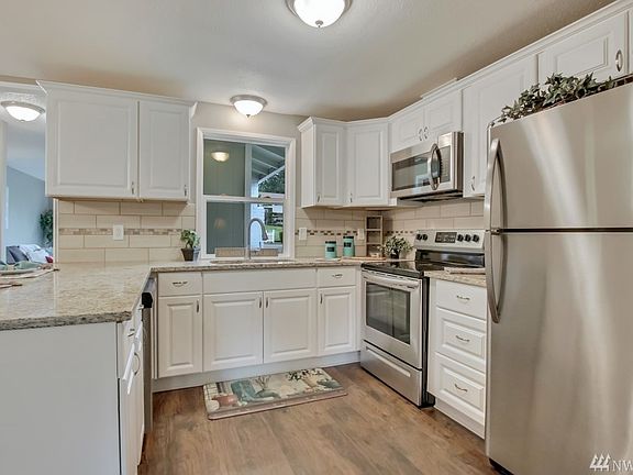 5th image of 2724 Cambridge Dr