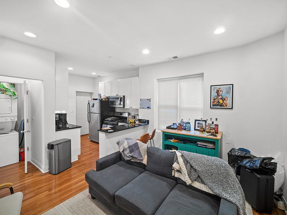 1st image of 3119 N Sheffield Ave #3