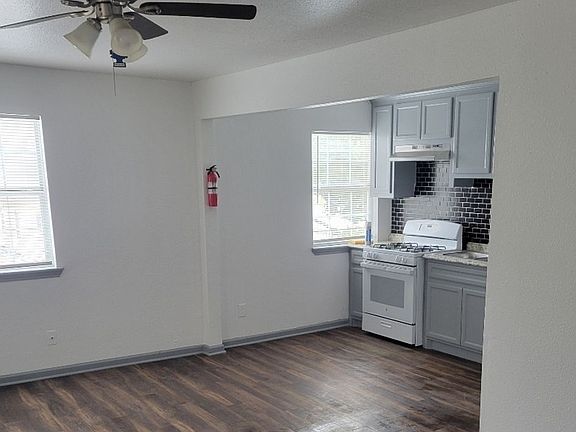 3rd image of 5301 Collingsworth St #9