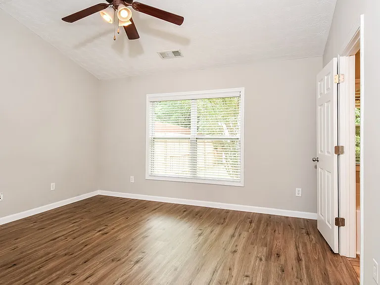 210 Winterbury Dr — Photo 8
