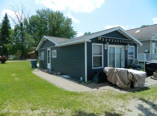303 Sunshine Aly, Houghton Lake, MI 48629