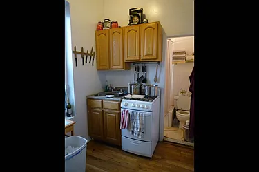 Rented by CENTERPIECE CAPITAL GROUP INC