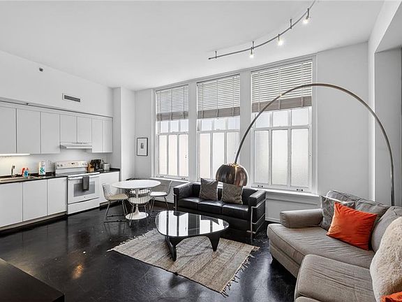 2nd image of 334 Carondelet St APT 302