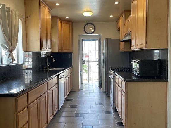 4th image of 7431 Topeka Dr