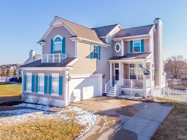 290 Atlantis Cir, Oxford, MI 48371