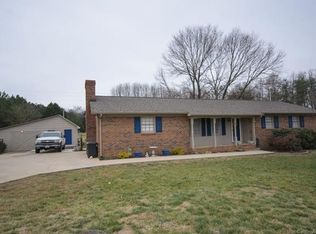 3247 Fox Den Cir, Iron Station, NC 28080