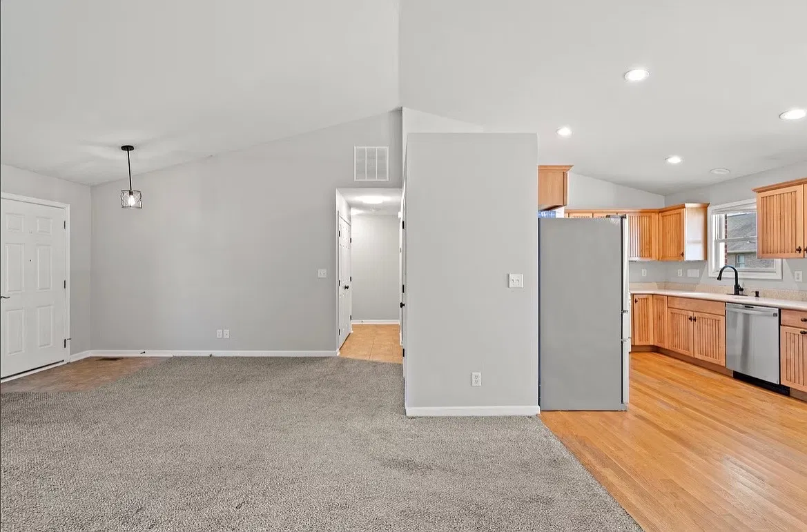 2546 S Main Ave — Photo 3