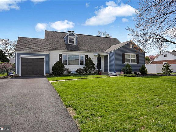 2nd image of 3812 Reiff Pl