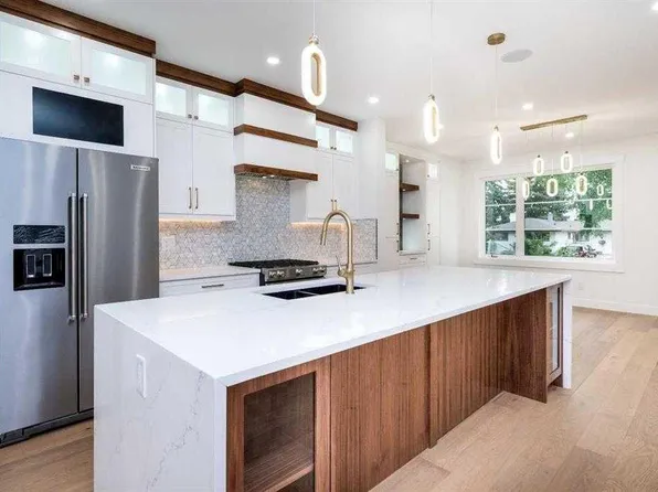 105 E Hartford Rd NW, Calgary, AB T2K 2A7