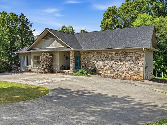 3rd image of 401 Pine Bluff Dr