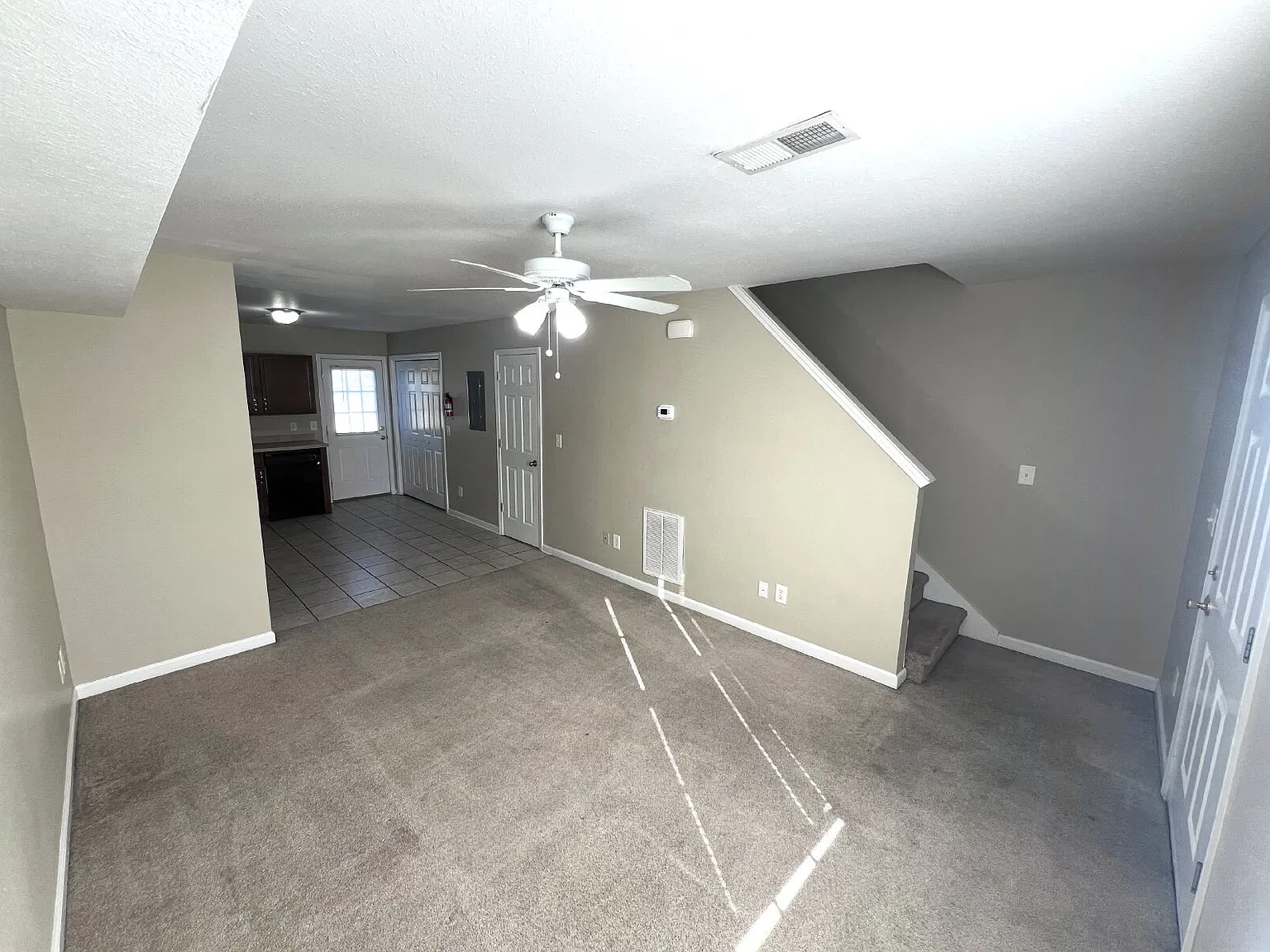 2 bed, 1.5 bath, 1000 sqft, $995 — Photo 2