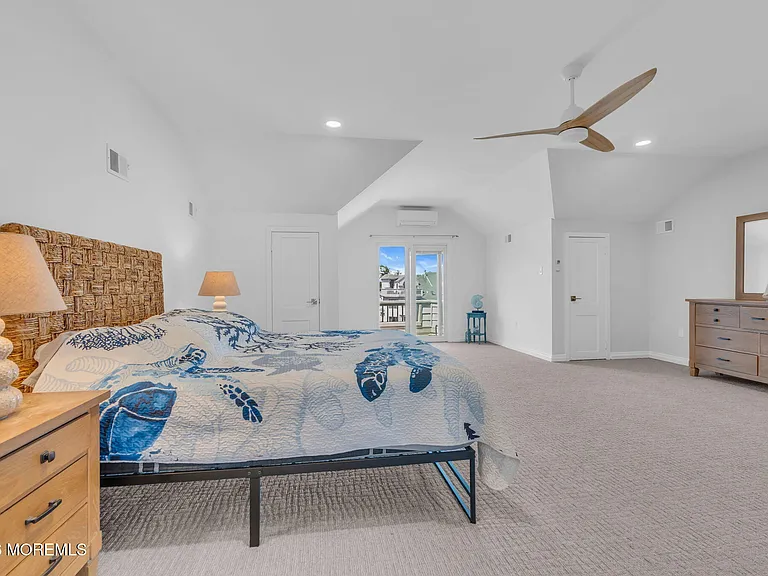 118 Ashley Ave — Photo 11