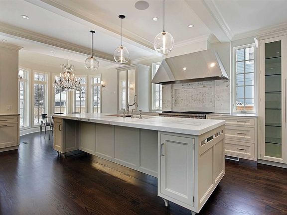 3rd image of 3 Knoll Ln
