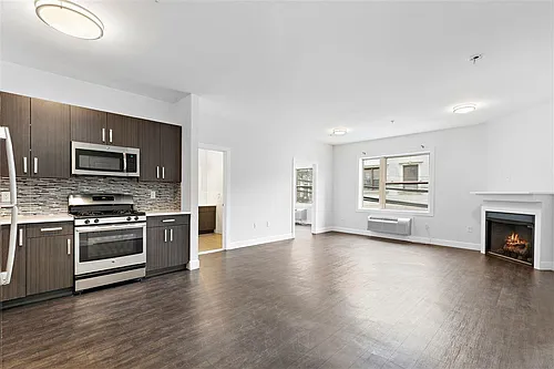 510 45th St #200 Photo 1