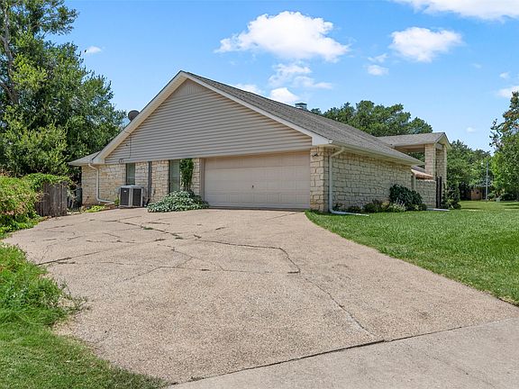 4th image of 2812 Chimney Hill Dr