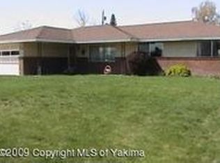 1118 S 28th Ave, Yakima, WA 98902